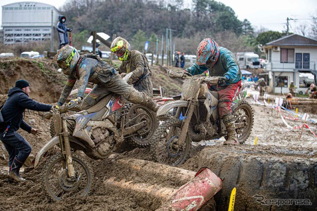 【JNCC 開幕戦】雨の阪下を制したのはベテラン鈴木健二