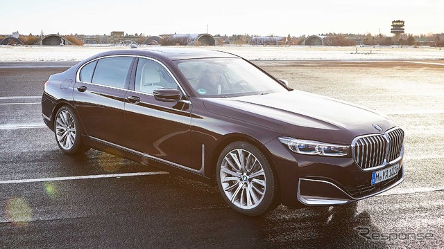 現行BMW 7シリーズ のPHV「745Le」(参考画像)