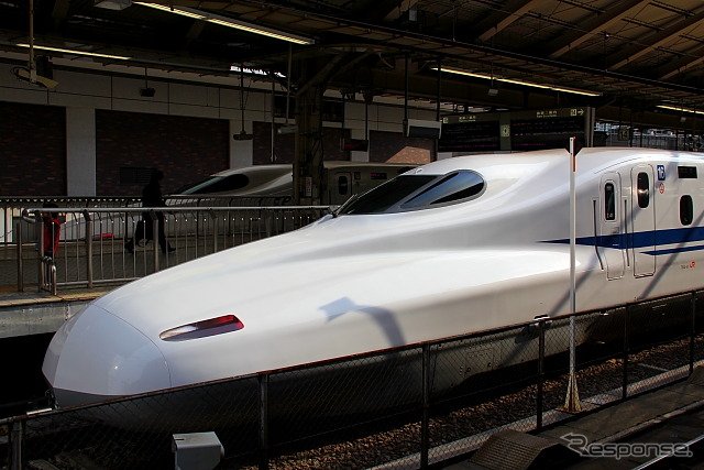 東海道新幹線N700系。