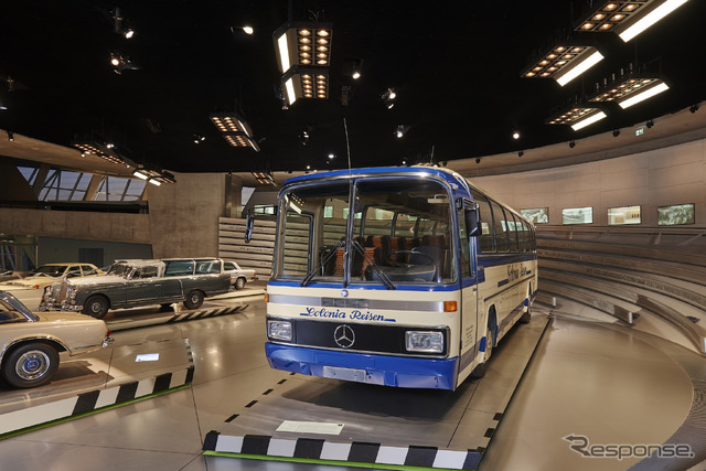 O303（1979年～）はバスの安全基準を確立した。本格的なロールオーバー試験を最初に行ったバスであり、ABSを世界で最初に装備したバスでもある。