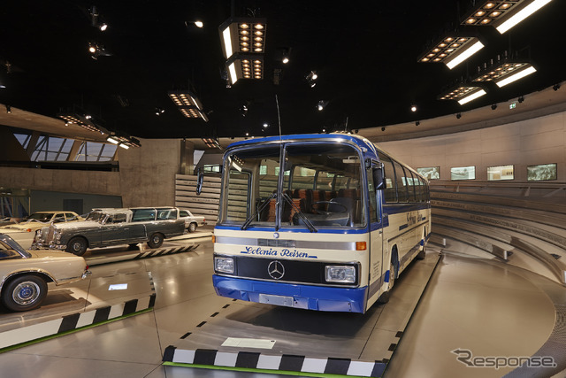 O303(1979年~)はバスの安全基準を確立した。本格的なロールオーバー試験を最初に行ったバスであり、ABSを世界で最初に装備したバスでもある。