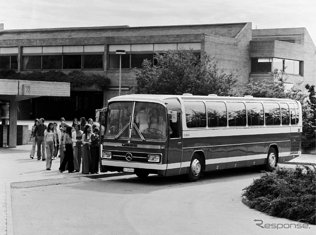 O303（1979年～）はバスの安全基準を確立した。本格的なロールオーバー試験を最初に行ったバスであり、ABSを世界で最初に装備したバスでもある。