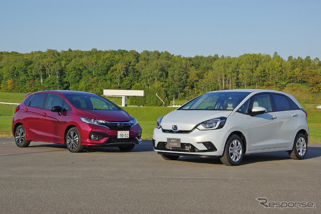 ホンダ フィット 新型(右)と従来型(左)