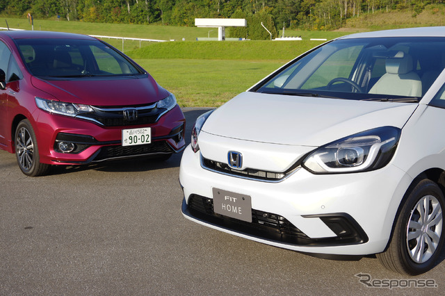 ホンダ フィット 新型(右)と従来型(左)