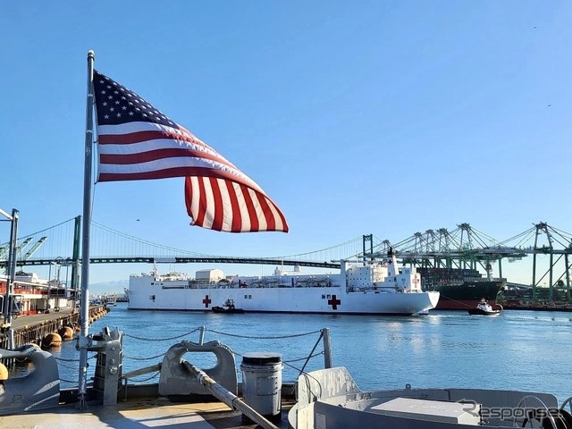 米海軍病院船マーシー（3月27日、ロサンゼルス）