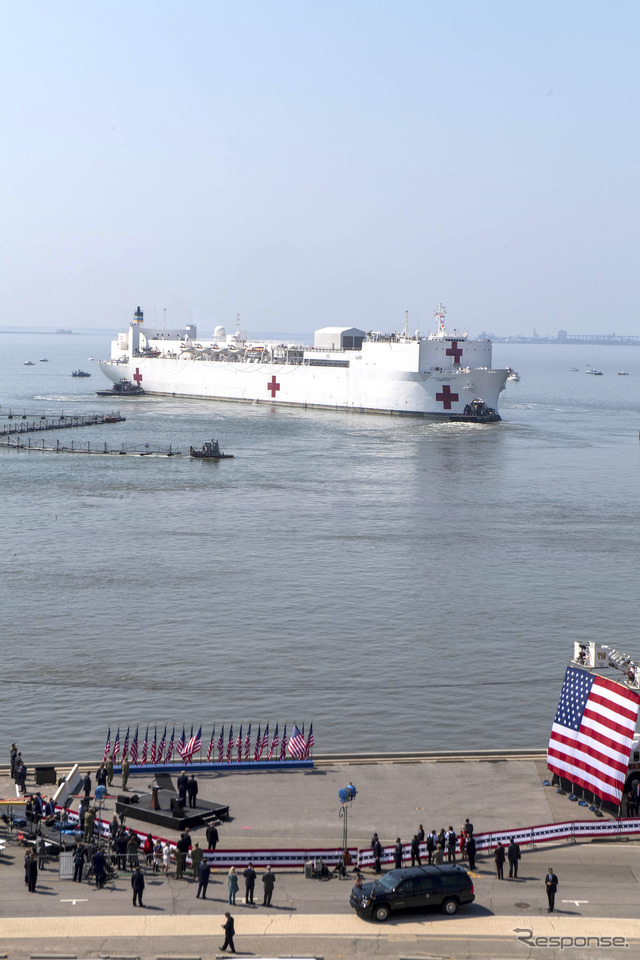 米海軍病院船コンフォート（3月28日、ノーフォーク）