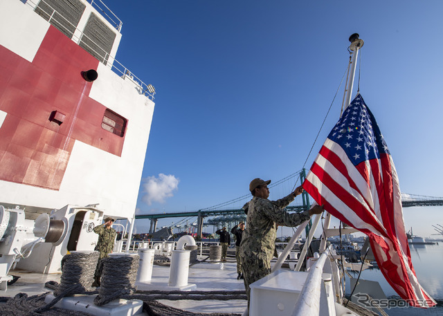 米海軍病院船マーシー（3月29日、ロサンゼルス）