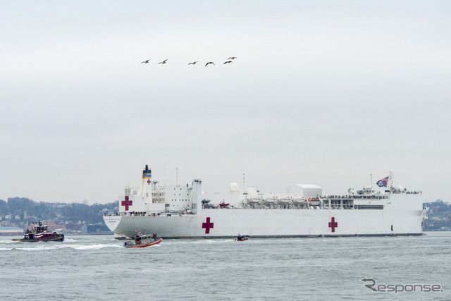 米海軍病院船コンフォート（3月30日、ニューヨーク）