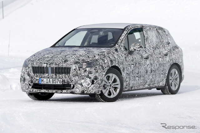 BMW 2シリーズ アクティプツアラー 次期型プロトタイプ(スクープ写真)