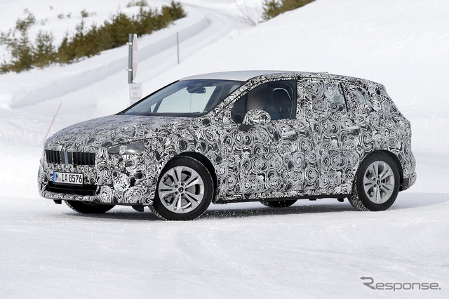 BMW 2シリーズ アクティプツアラー 次期型プロトタイプ(スクープ写真)