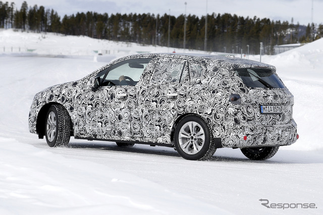 BMW 2シリーズ アクティプツアラー 次期型プロトタイプ(スクープ写真)