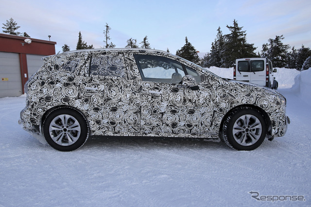 BMW 2シリーズ アクティプツアラー 次期型プロトタイプ(スクープ写真)