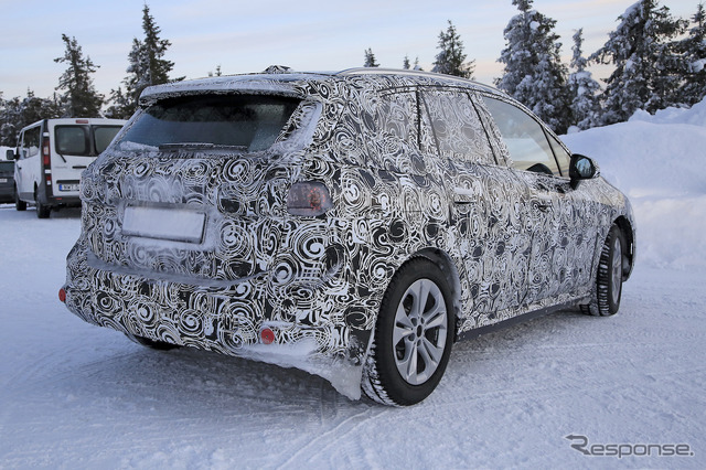 BMW 2シリーズ アクティプツアラー 次期型プロトタイプ(スクープ写真)