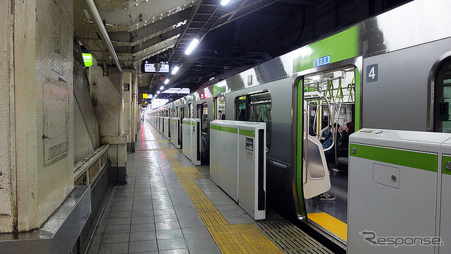 秋葉原駅 山手線 内回りのりば(2020年4月5日17時半ごろ)