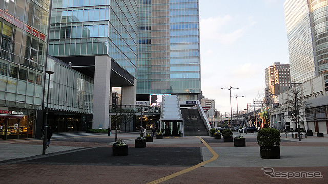 秋葉原駅 UDX側駅前広場(2020年4月5日17時半ごろ)