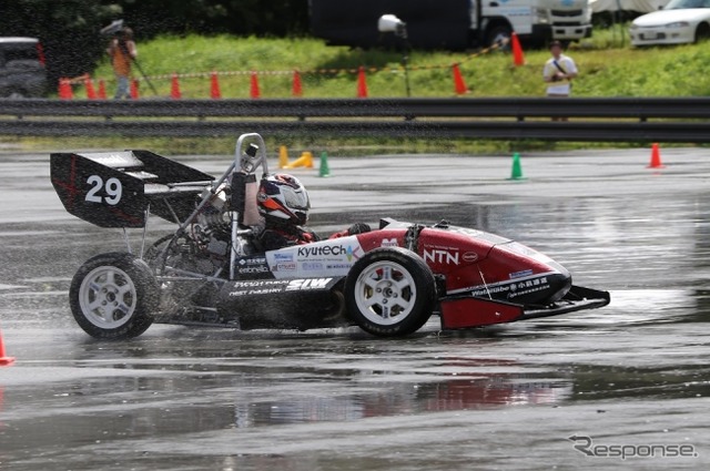 学生フォーミュラ日本大会2019のマシン（九州工業大学）