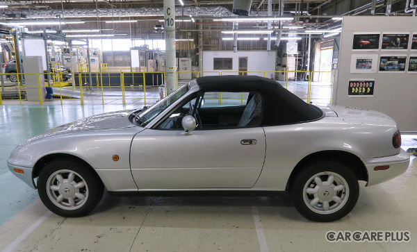 マツダ 初代ロードスター NAレストア6号車 29年前の個体が「新車」さながらで納車… CLASSIC MAZDA