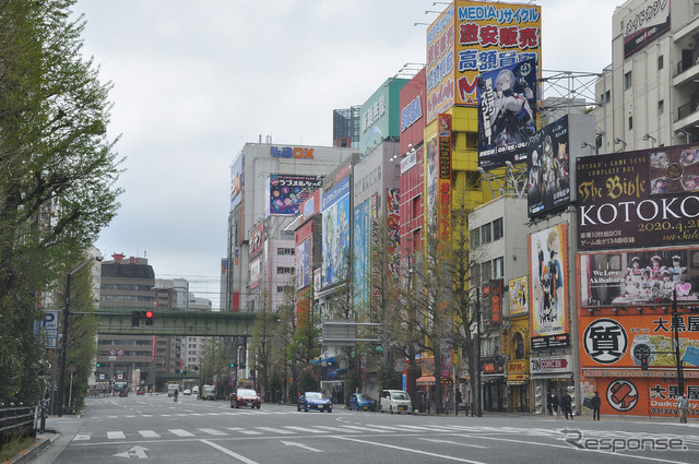 サブカルチャーの街、秋葉原。ひっそりとした雰囲気がいつもと全く違うので戸惑う。