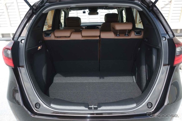 ホンダ フィット 新型(e:HEV LUXE)