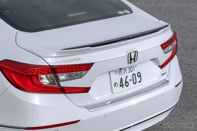 ホンダアクセス アコード純正アクセサリー装着車(トランクスポイラー)