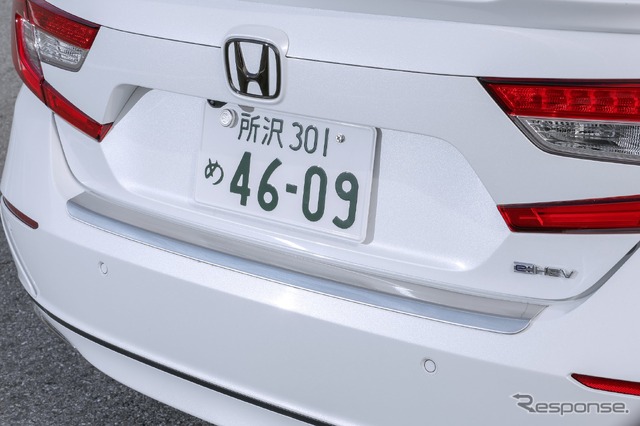 ホンダアクセス アコード純正アクセサリー装着車(リアバンパープロテクター)