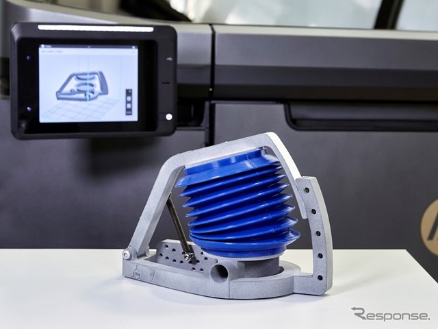 ランボルギーニが開発した人工呼吸器専用のシミュレーター