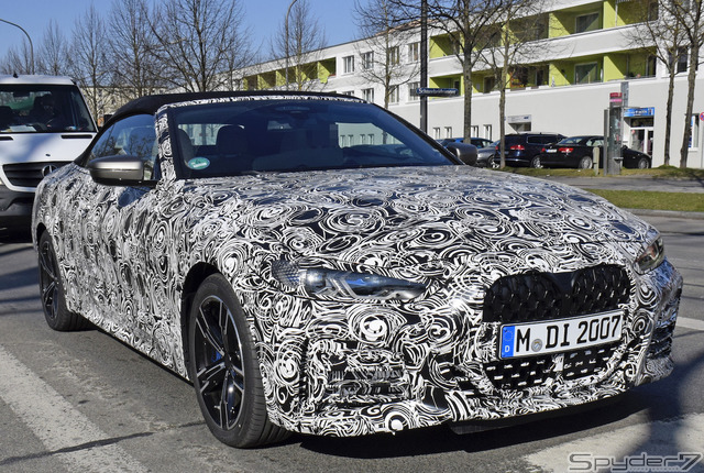 クーペに続いて巨大グリルを初公開!BMW 4シリーズ カブリオレ新型の最新プロトを撮影