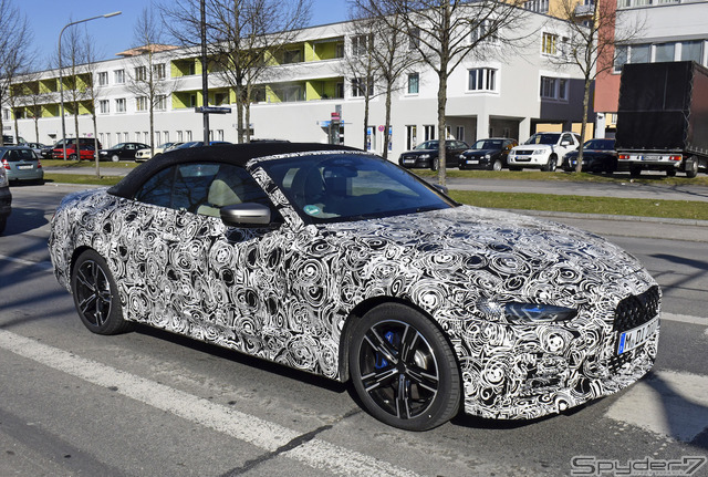 クーペに続いて巨大グリルを初公開!BMW 4シリーズ カブリオレ新型の最新プロトを撮影