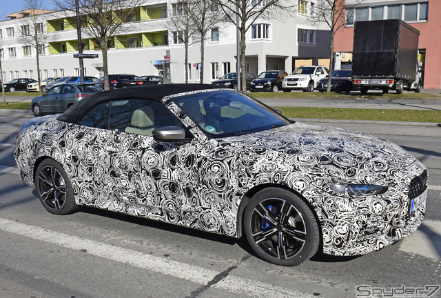 クーペに続いて巨大グリルを初公開!BMW 4シリーズ カブリオレ新型の最新プロトを撮影