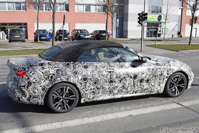 クーペに続いて巨大グリルを初公開!BMW 4シリーズ カブリオレ新型の最新プロトを撮影