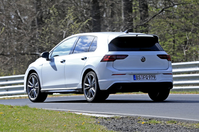 VW ゴルフR 新型プロトタイプ(スクープ写真)