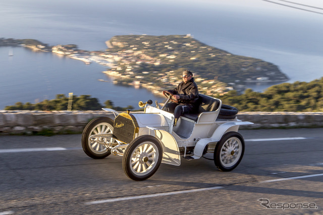 ニースからラ・テュルビーをめざす1903年型メルセデス・シンプレックス40PS。2017年4月のイベント。