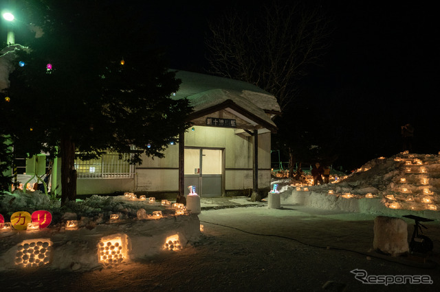 2020年2月、エキアカリイベントでキャンドルに囲まれた新十津川駅。これが最後の輝きに。