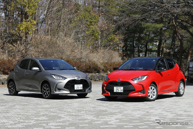 トヨタ ヤリスの1.5L ガソリン(左)とハイブリッド(右)