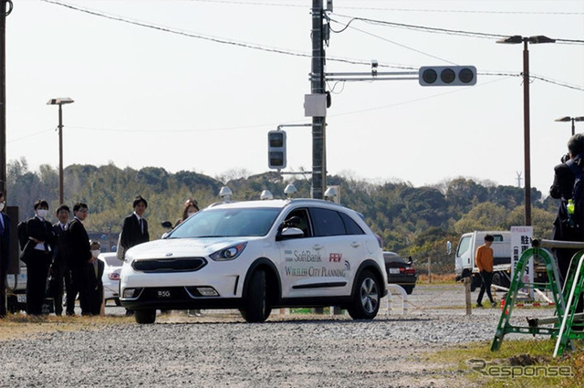 5Gを活用した車両の遠隔運転実証実験の様子