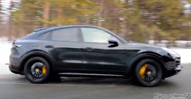 ポルシェ カイエンクーペ GTS 開発車両 スクープ動画