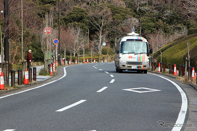 日野自動車『リエッセII』に自動運転AIと制御コンピュータ、制御装置を後付けした埼玉工業大学 自動運転バス