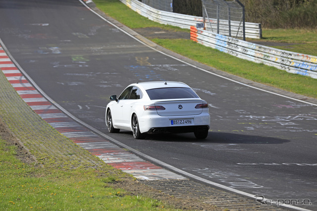 VW アルテオンR 開発車両（スクープ写真）