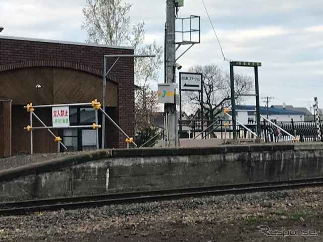 駅名標が取り外された旧浦臼駅。同駅は歯科医院が入居しているため、取壊しはされない模様。