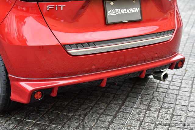 ホンダ フィット 無限 のエアロキット装着車(Dash)