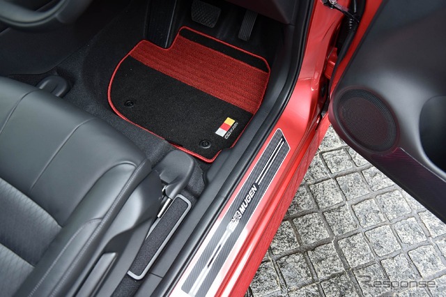 ホンダ フィット 無限 のエアロキット装着車(Dash)