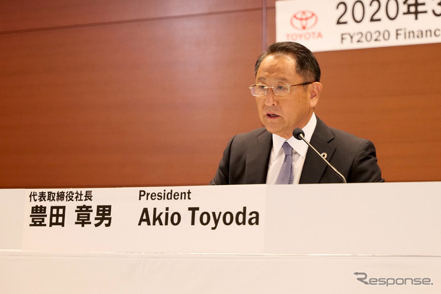 オンライン会見で決算発表する豊田章男社長
