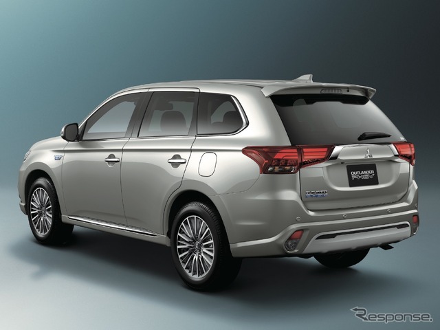 2018年式 アウトランダーPHEV