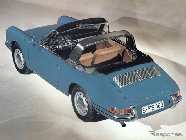 901型・911 2.0タルガ(1967年)。初期のタルガは、ルーフ後半とリアウインドウはソフトトップだ。ロールバーはステンレス製。