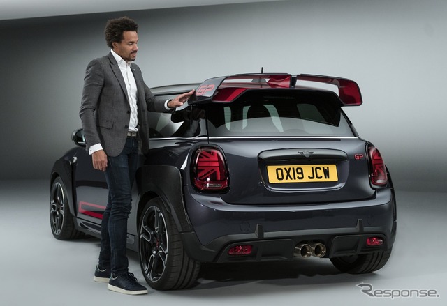 MINI ジョンクーパーワークス(JCW)GP 新型とMINIのデザイン部門を率いるオリバー・ヘイルマー氏