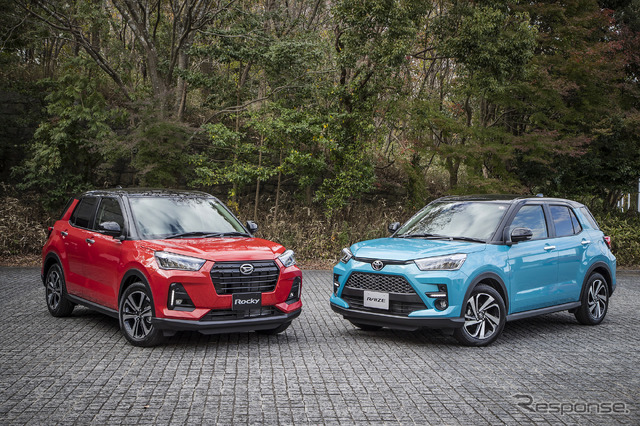 ダイハツ ロッキー(左)とトヨタ ライズ(右)