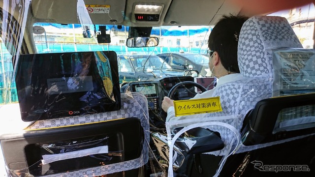 東京タクシーグループ:車内には間仕切りのビニールカーテンを設置