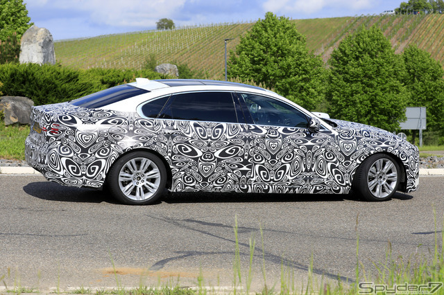 ジャガー XF 改良新型 LWB 開発車両 スクープ写真
