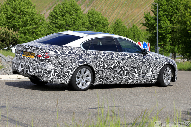 ジャガー XF 改良新型 LWB 開発車両 スクープ写真