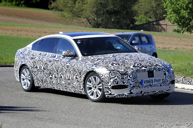 ジャガー XF 改良新型 LWB 開発車両 スクープ写真